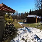 Ξενοδοχείο με διαμερίσματα Livadaki Village - δασικό χωριό λιβαδάκι