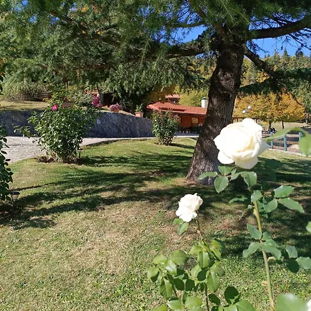 Livadaki Village - δασικό χωριό λιβαδάκι Ξενοδοχείο με διαμερίσματα 3*
