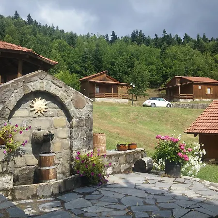 Livadaki Village - δασικό χωριό λιβαδάκι