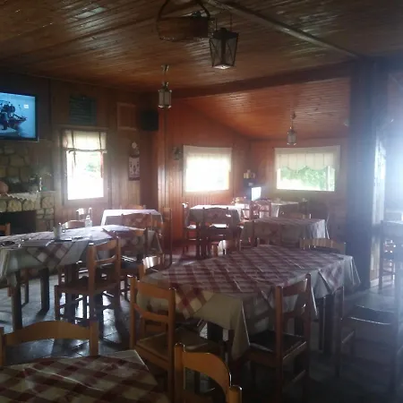 Livadaki Village - δασικό χωριό λιβαδάκι Apartmanhotel Karpeníszi