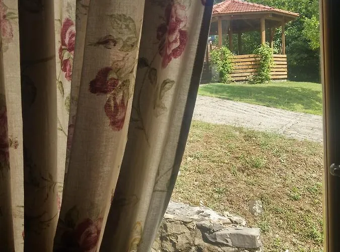 Livadaki Village Megali Kapsi